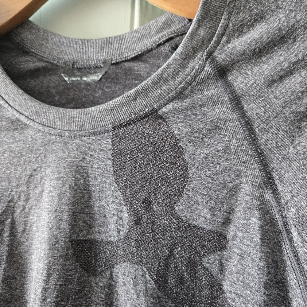 Oiselle Flyte Seamless Long Sleeve Gray Running Top Size Medium - Picture 12 of 12